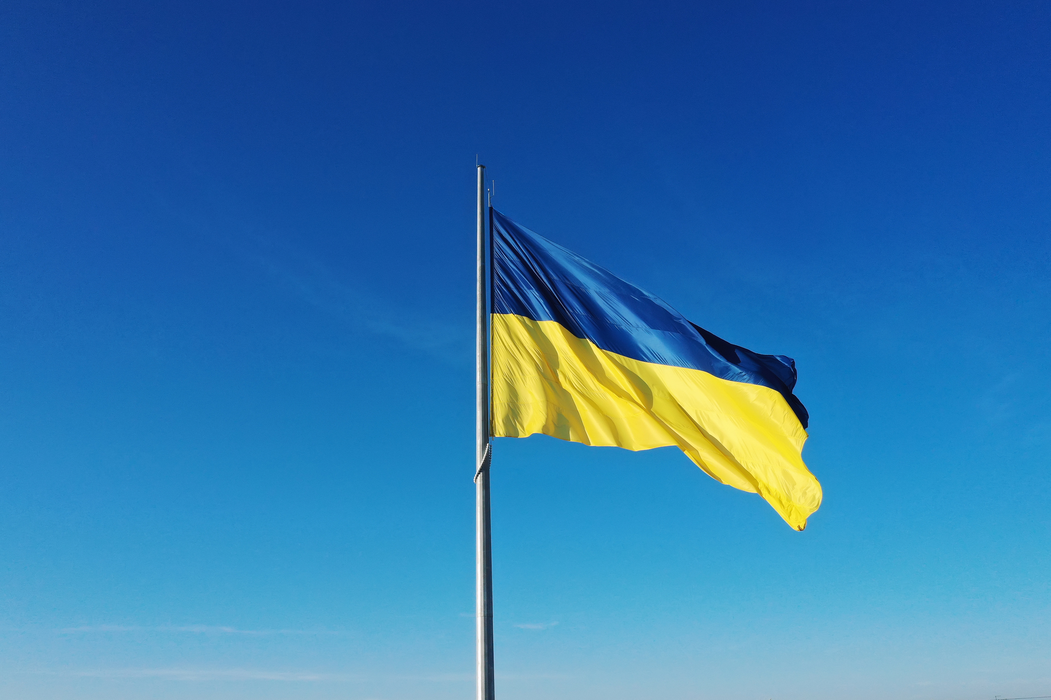 Ukraine flag - how to help refugees
