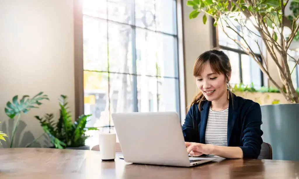 Portrait smile beautiful business asian woman