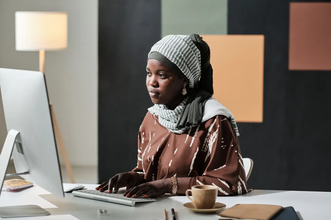 Muslim businesswoman working at office